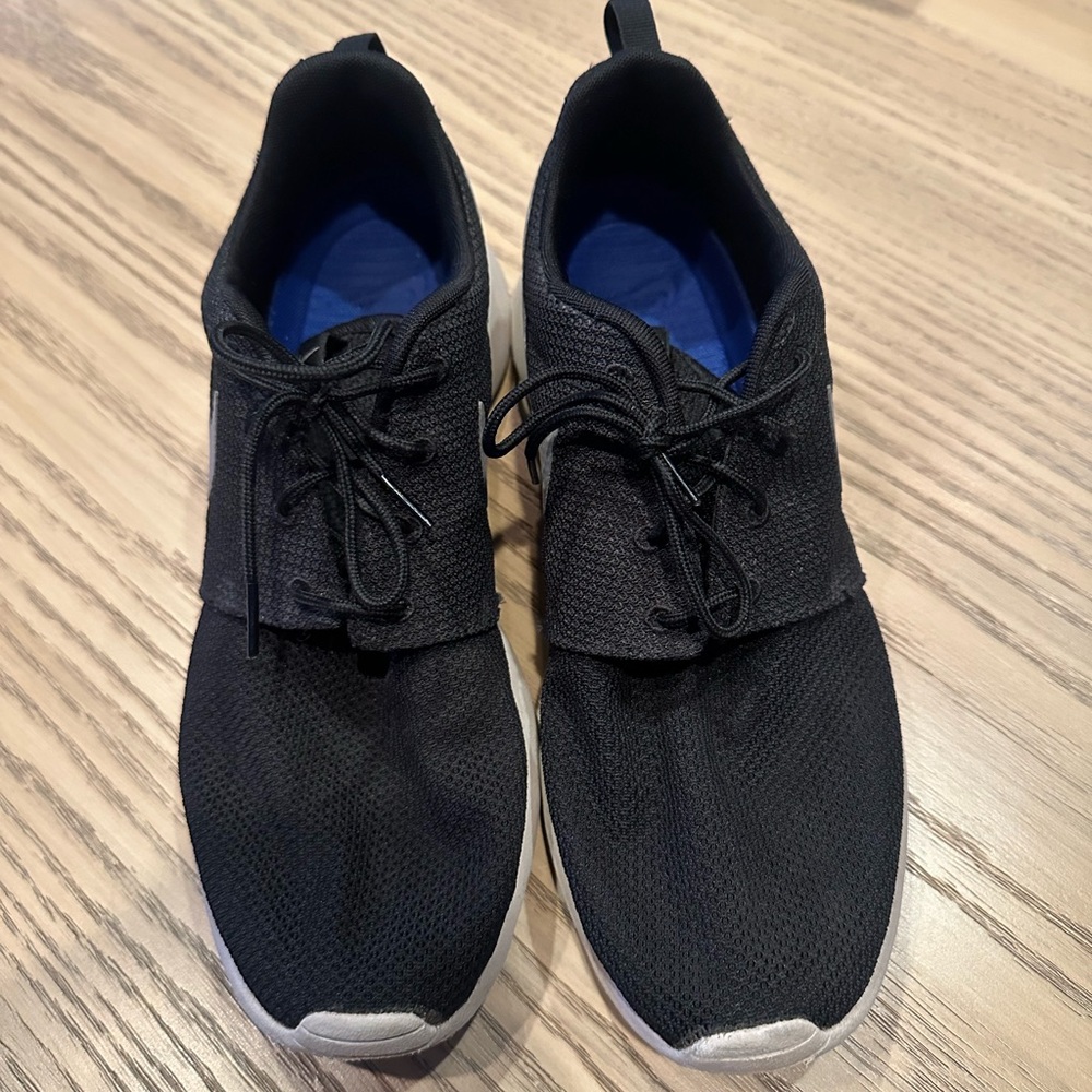 Nike Roshe Sneakers